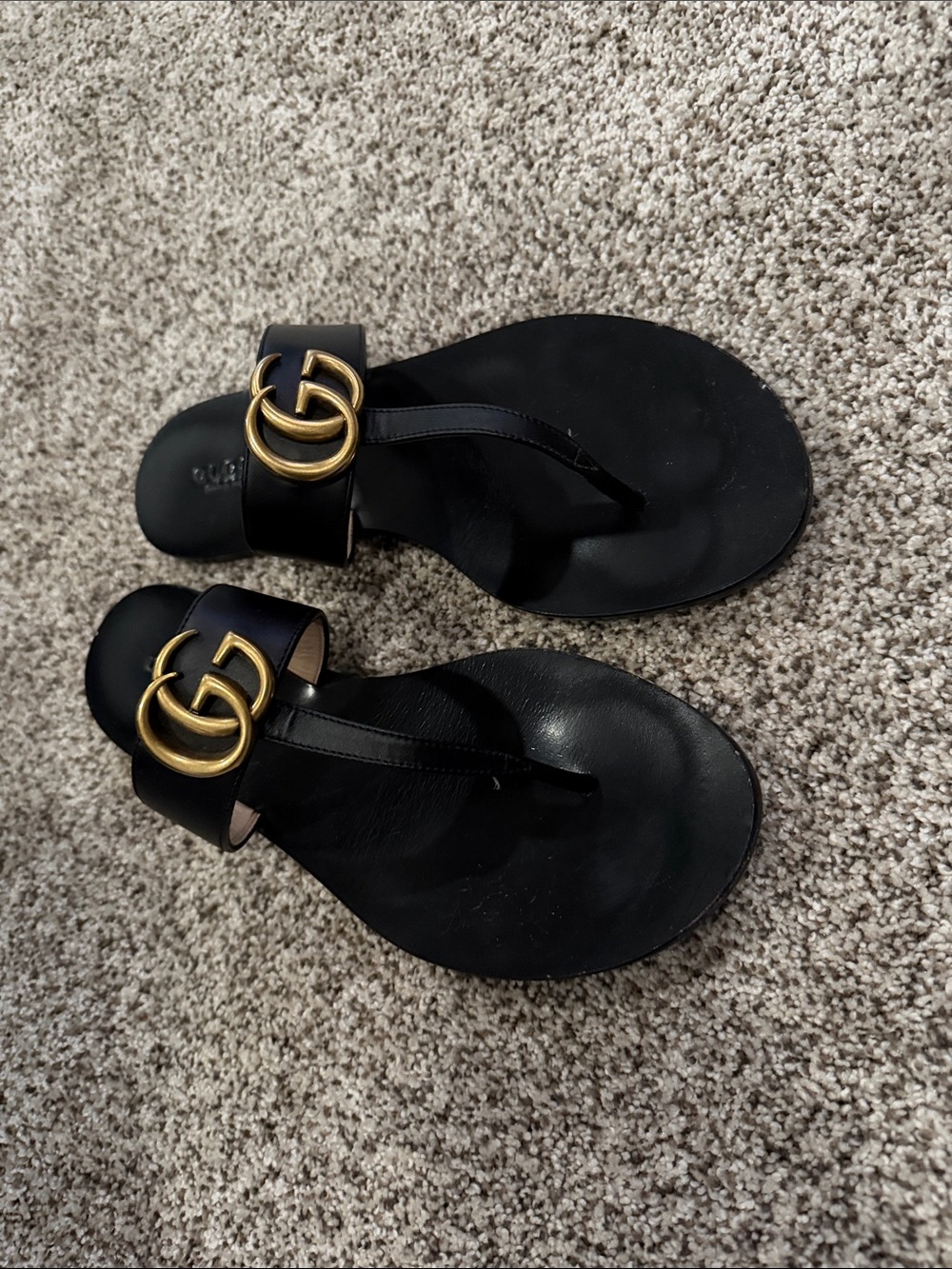 Gucci Black Leather Thong Sandals with Gold Double G